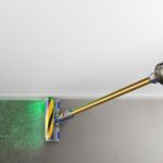 La aspiradora sin cable Dyson V12 con tecnología de iluminación, ahora con 100 euros de descuento