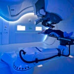 Sala de protonterapia con paciente