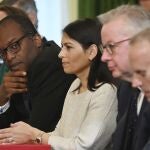 El ex ministro de Finanzas británico y aliado de Liz Truss, Kwasi Kwarteng, en la última reunión del Gabinete