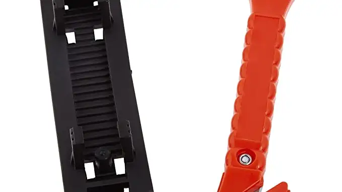 Cortador de cinturón de seguridad y martillo rompe cristales de emergencia Amazon Basics.