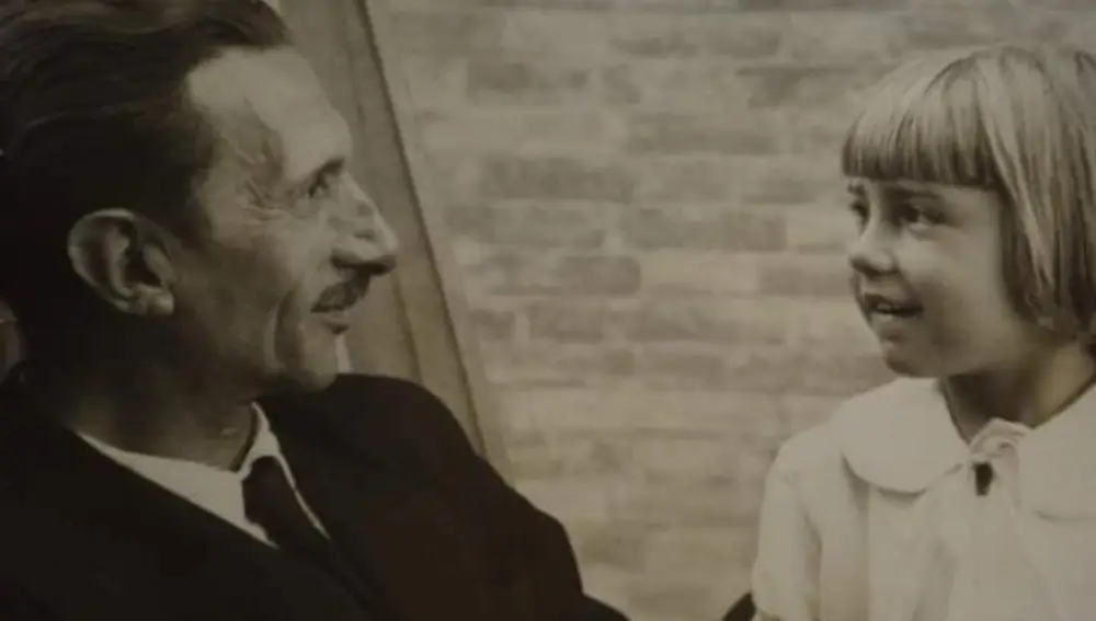 Su padre y su abuelo el Duque de Sevilla, Francisco de Paula De Borbón y de la Torre