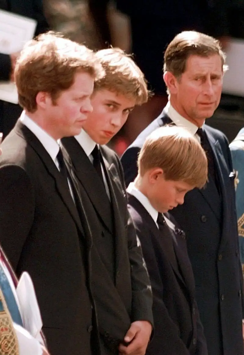El príncipe William durante el funeral de Lady Di.
