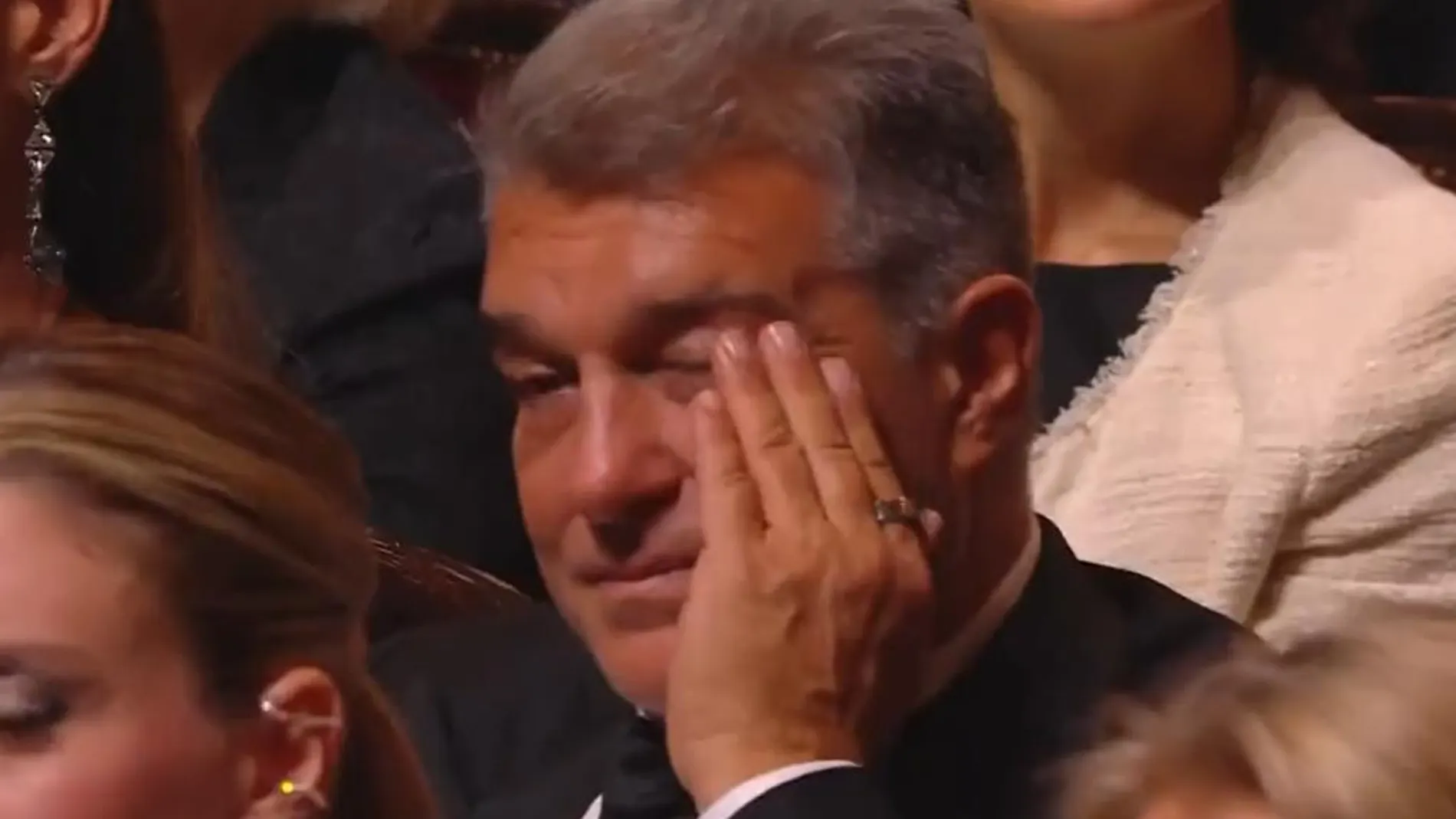 Joan Laporta, presidente del Barcelona, emocionado en la gala del Balón de Oro 2022