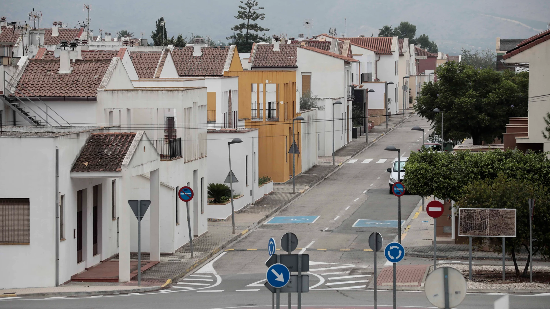 Vista general del pueblo de Beneixida en su nueva ubicación, tras ser arrasado por el pantano de Tous y que cumple este jueves cuarenta años, una catástrofe que dejó ocho víctimas mortales y numerosos daños materiales tras una ola de más de 15.000 metros cúbicos por segundo que cambió para siempre la vida de varios pueblos de la zona. EFE/Ana Escobar