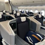 Interior actual del área business del a350-900 de Lufthansa.