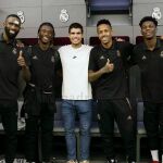 Carlos Alcaraz junto a los jugadores del Real Madrid