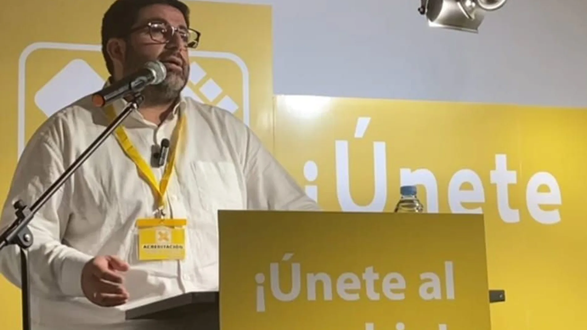 Sánchez Cabrera, durante su intervención en la asamblea de Por Ávila, donde ha sido elegido por unanimidad para repetir como alcalde