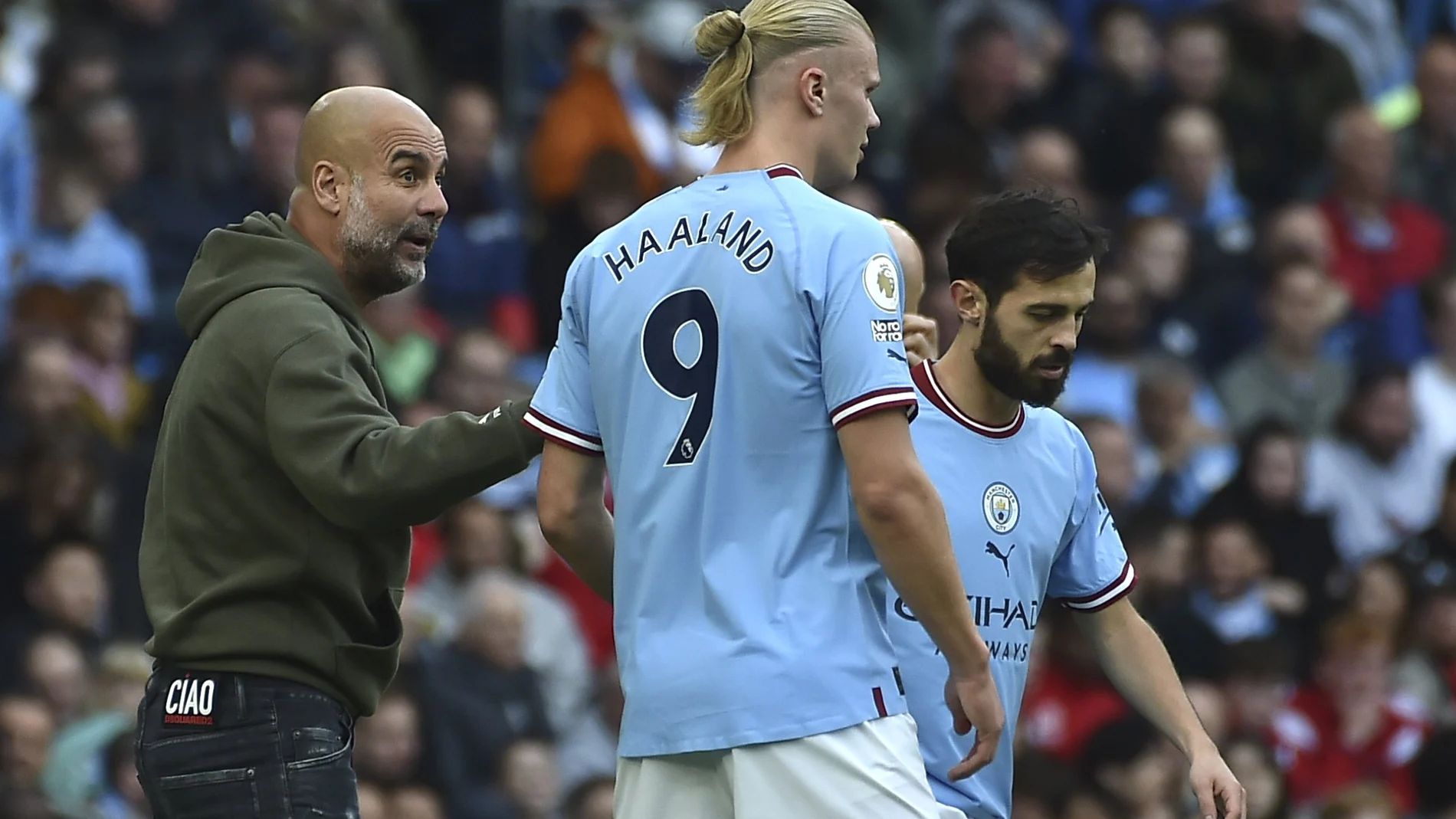 Pep Guardiola y Haaland en un partido del Manchester City.