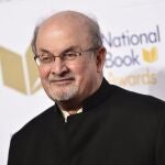 El escritor Salman Rushdie