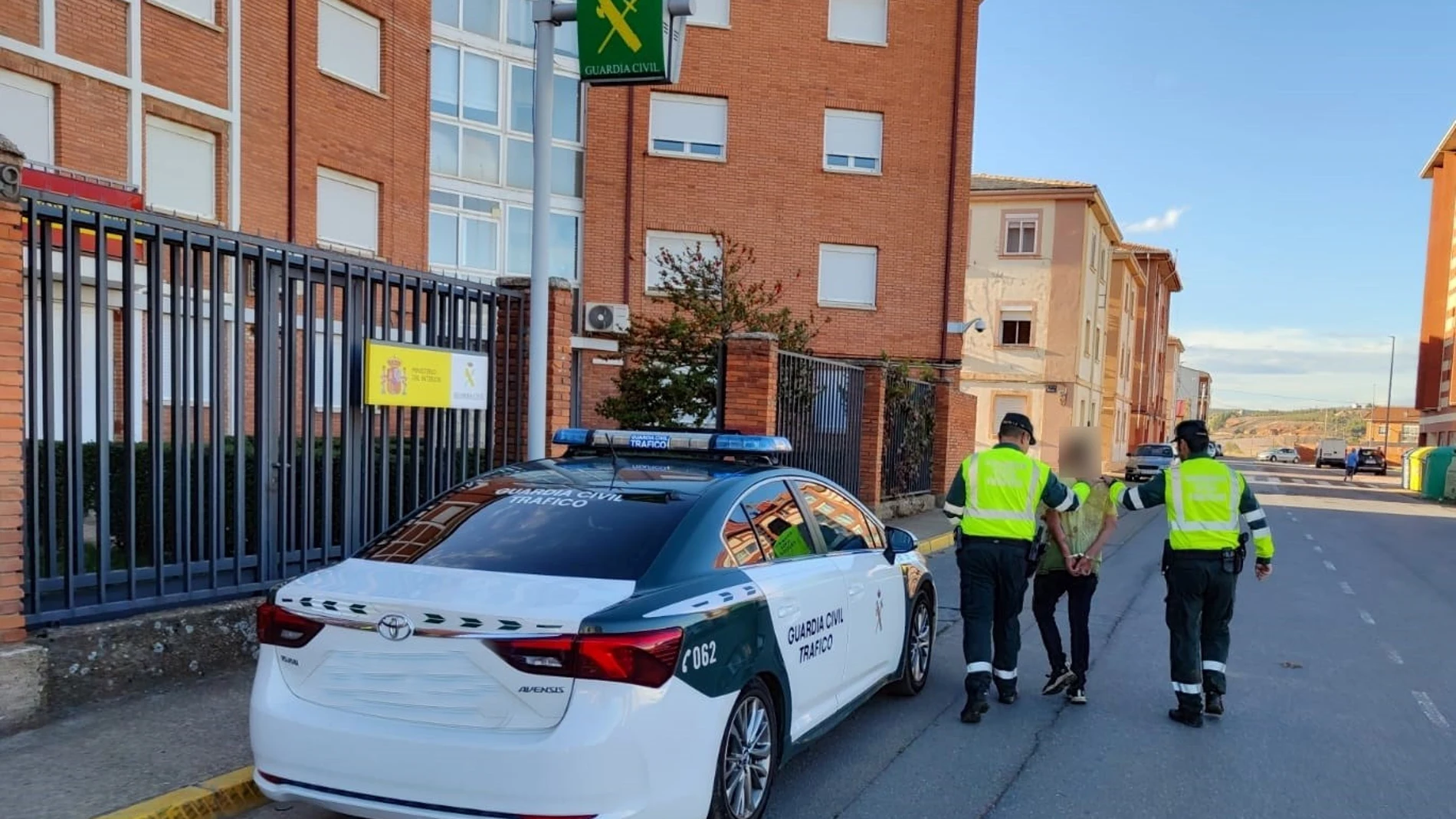 La Guardia Civil detiene a un hombre en Carrizo de la Ribera sin puntos en el permiso de conducir tras intentar huir de la Guardia Civil cruzando el río Órbigo