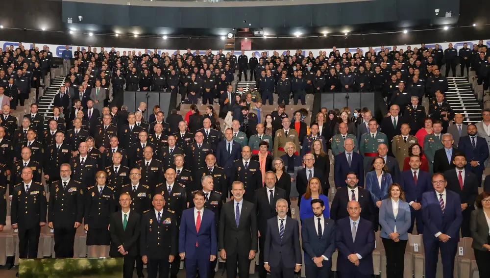 El rey Felipe VI inaugura el Centro Universitario de Formación de la Policía Nacional. Al acto acuden el presidente de la Junta de Castilla y León, Alfonso Fernández Mañueco; el ministro del Interior, Fernando Grande-Marlaska; el director general de la Policía, Francisco Pardo Piqueras; y el director adjunto operativo de la Policía Nacional, José Ángel González Jiménez, entre otras autoridades policiales y civiles