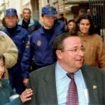 El ex presidente del Málaga CF, Fernando Puche saliendo de la Audiencia Provincial de Málaga. EFE/RAFAEL DIAZ.
