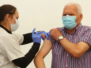 Vacunación del Covid-19 y la gripe en la carpa instalada junto al hospital del Bierzo en Ponferrada Vacunación del Covid-19 y la gripe en la carpa instalada junto al hospital del Bierzo en Ponferrada