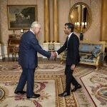 Carlos III recibe esta mañana en el Palacio de Buckingham a Rishi Sunak