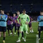 Los jugadores, dando las gracias a la grada tras la goleada del Bayern Múnich
