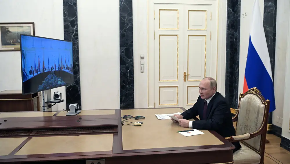 Putin supervisa las maniobras desde el Kremlin