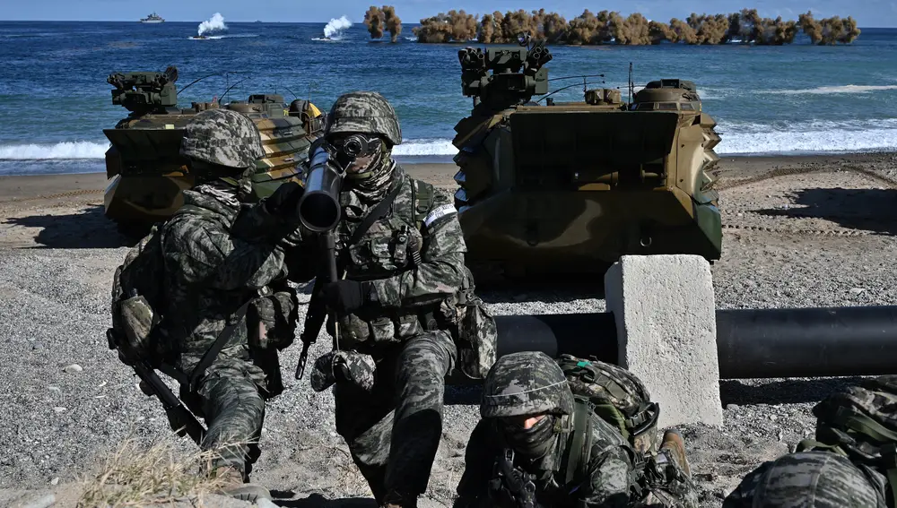 Seúl ha movilizado unos 6.000 efectivos de la Marina y el Cuerpo de Marines, además de 10 barcos, 50 aeronaves y 40 vehículos de desembarco anfibio.