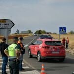 Varios coches en la carretera de Argamasilla de Calatrava