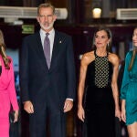 Los Reyes don Felipe y doña Letizia, con la presencia de la Princesa de Asturias y la Infanta Sofía, presiden este jueves en Oviedo el XXX Concierto Premios Princesa de Asturias, en el que la cantaora Carmen Linares y la bailaora María Pagés, Premio Princesa de Asturias de las Artes 2022, comparten escenario veinticinco años después de su última actuación juntas.