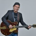 El compositor, guitarrista y cantante Álvaro Urquijo, miembro fundador de Los Secretos / MARTA PICH