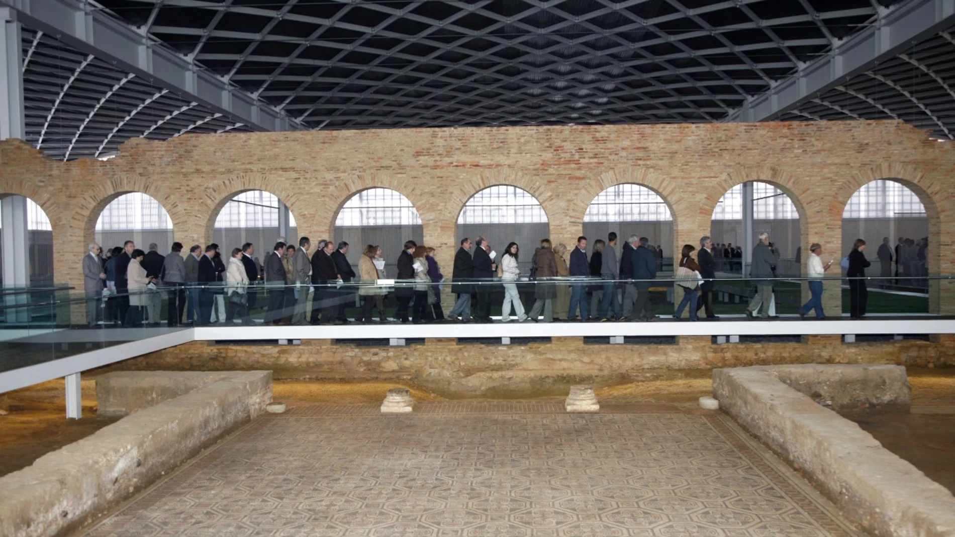 Visitantes de la Villa Romana de La Olmeda