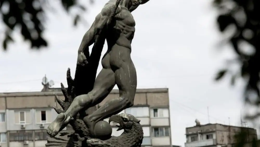 Uno de los monumentos que recuerdan a los héroes del 'partido de la muerte'