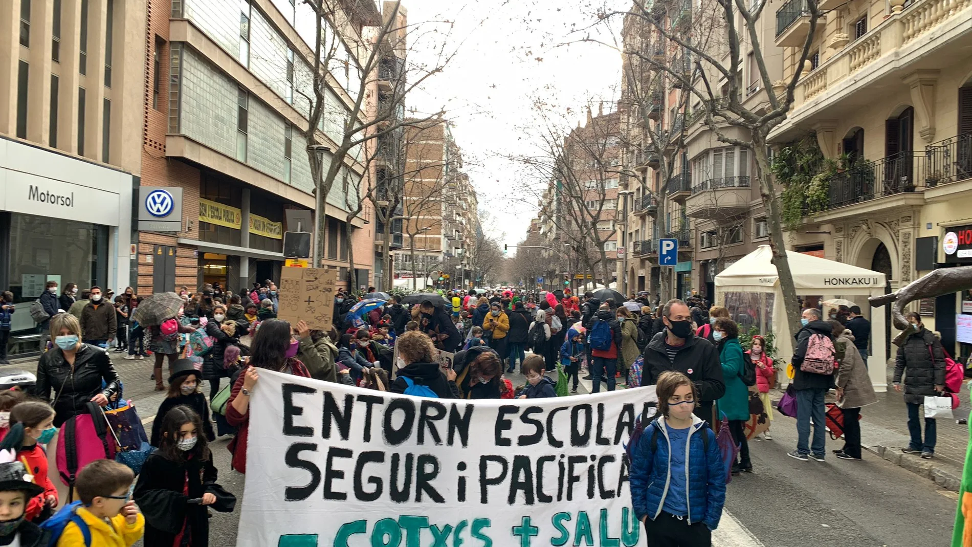 Revolta Escolar ha programa cortes de tráfico cada viernes para reclamar entornos escolares más seguros