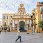 Fachada de la Basílica de La Macarena después de que en la madrugada del jueves se hayan exhumado los restos mortales del general Gonzalo Queipo de Llano