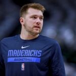 Dallas Mavericks' Luka Doncic warms up before the team's NBA basketball game against the Utah Jazz, Wednesday, Nov. 2, 2022, in Dallas. (AP Photo/Gareth Patterson)