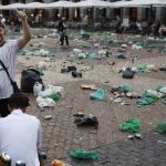 Basura en la Plaza Mayor de Madrid