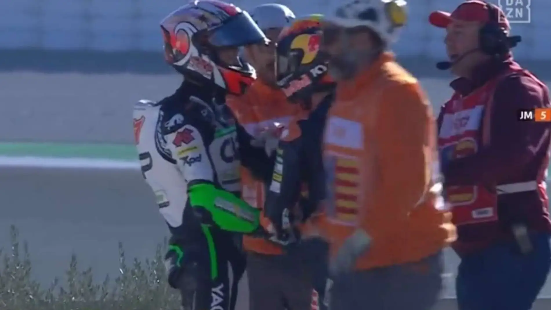 Jaume Masiá y Kaito Toba acabaron a golpes tras una caída