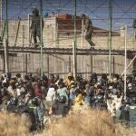 Una imagen del salto a la valla de Melilla del 24 de junio de 2022