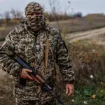 Un soldado ucraniano en una posición el norte de la región de Jersón