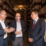 Planas ha dicho que el tema del agua no se puede convertir permanentemente en un tema de conflicto y enfrentamiento, en alusión a la petición del presidente autonómico, Fernando López Miras, de que se apruebe un trasvase para el regadío del Levante tras visitar el Consejo Regulador de la Denominación de Origen Jumilla. EFE/Marcial Guillén