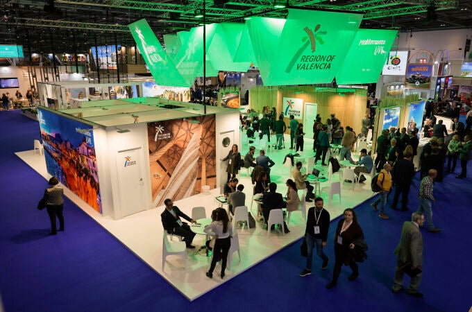 GRAFCVA9526. LONDRES, 07/11/2022.- El president de la Generalitat, Ximo Puig, asiste a la feria de turismo World Travel Market de Londres, donde se reúne con la Asociación de Touroperadores Independientes Británicos (Aito), con Jet2 Holidays y con el operador KIKER Holidays para reposicionar turísticamente a la Comunitat Valenciana.EFE/ Biel Aliño GRAFCVA9526. LONDRES, 07/11/2022.- El president de la Generalitat, Ximo Puig, asiste a la feria de turismo World Travel Market de Londres, donde se reúne con la Asociación de Touroperadores Independientes Británicos (Aito), con Jet2 Holidays y con el operador KIKER Holidays para reposicionar turísticamente a la Comunitat Valenciana.EFE/ Biel Aliño