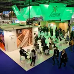 GRAFCVA9526. LONDRES, 07/11/2022.- El president de la Generalitat, Ximo Puig, asiste a la feria de turismo World Travel Market de Londres, donde se reúne con la Asociación de Touroperadores Independientes Británicos (Aito), con Jet2 Holidays y con el operador KIKER Holidays para reposicionar turísticamente a la Comunitat Valenciana.EFE/ Biel Aliño