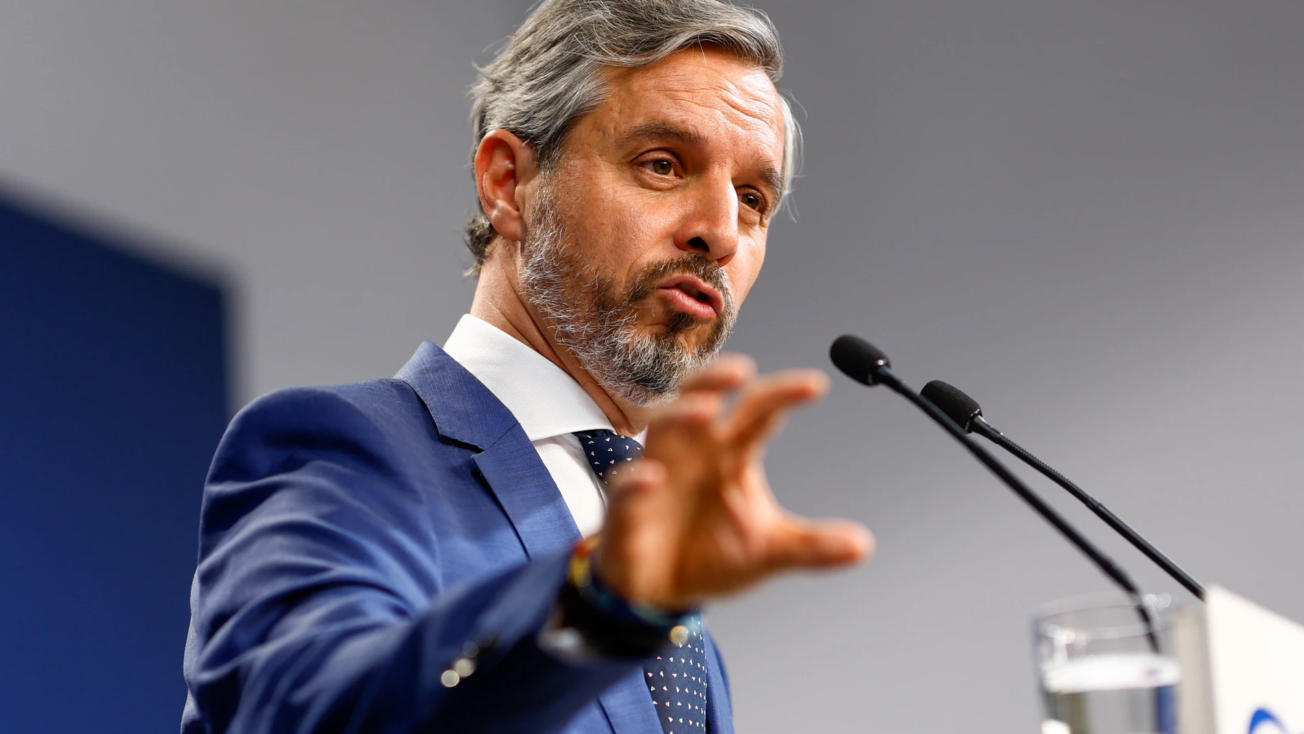 El vicesecretario de Economía del Partido Popular, Juan Bravo durante la rueda de prensa en Génova.