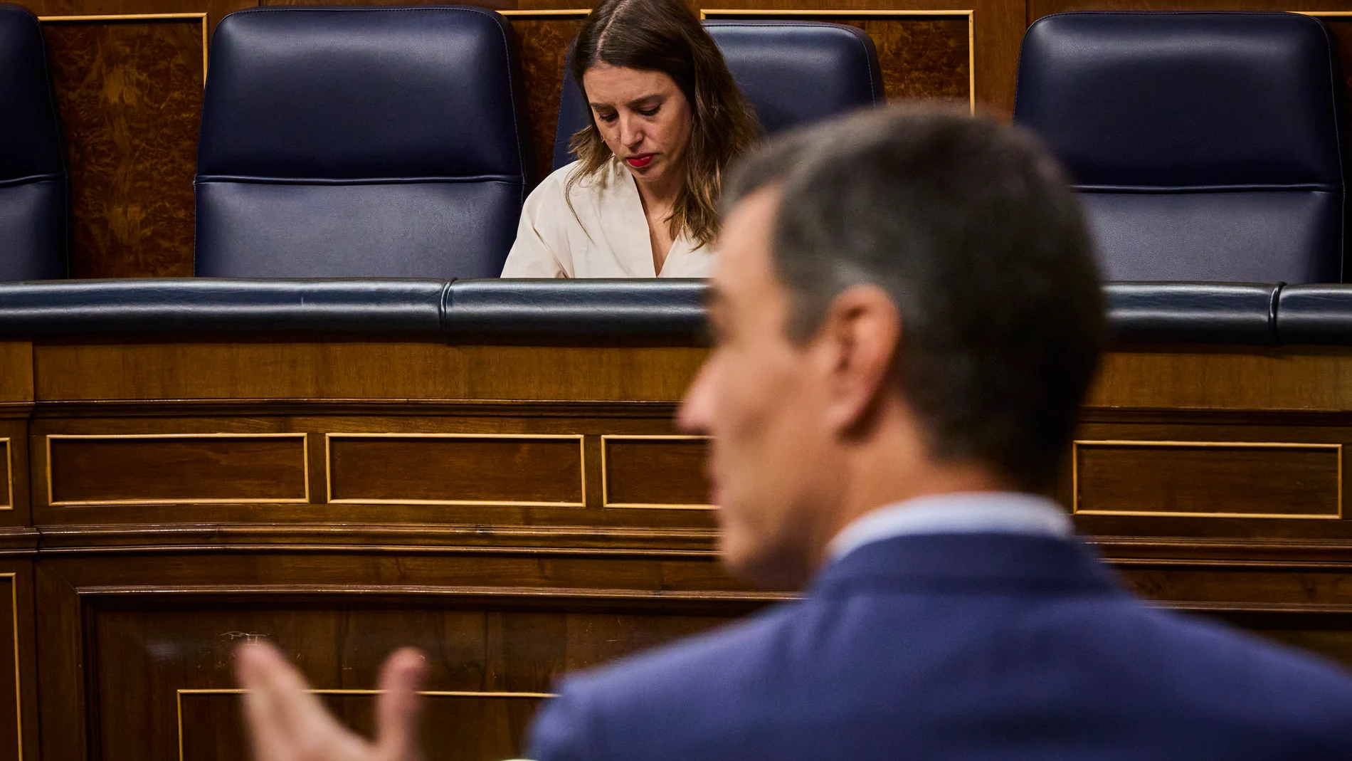 El presidente del Gobierno, Pedro Sánchez y la ministra de Igualdad, Irene Montero durante la sesión de control al gobierno en el Congreso de los Diputados