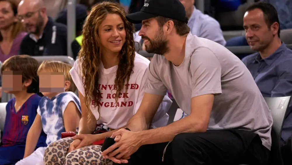 Shakira y Piqué con sus hijos