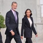 Sus Majestades Felipe VI y la Reina Letizia llegan al aeropuerto para emprender un viaje de Estado a Alemania a 16 de Octubre de 2022