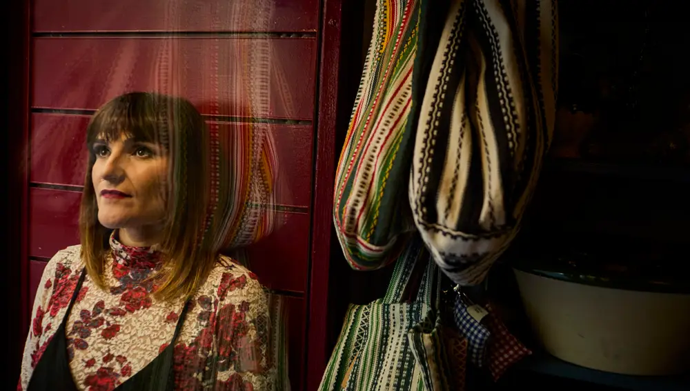 Para la entrevista, Rozalén nos recibió en Eturiel, una coqueta tienda en el corazón del barrio de la Latina (Madrid)