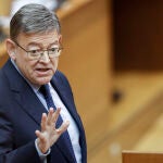 El presidente de la Generalitat, Ximo Puig, interviene en la sesión de control de las Cortes Valencianas