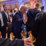 El ex presidente Donald Trump siguió la noche electoral desde su resort de Mar-a-lago en Florida