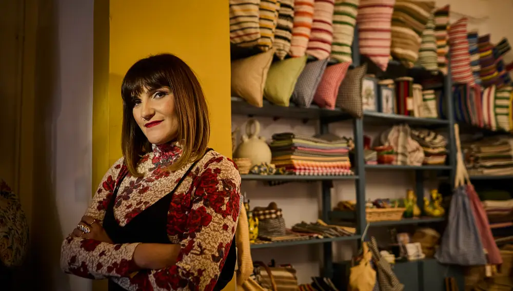 Entrevista con la cantante Rozalén, que presenta su nuevo trabajo, 'Matriz', en el que canta en en castellano, euskera, catalán y en gallego.María de los Ángeles Rozalén Ortuño, conocida artísticamente como Rozalén, es una cantautora y compositor