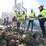 El secretario general del PSOE de Castilla y León, Luis Tudanca, visita la fábrica de Azucarera en Miranda de Ebro (Burgos)