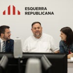 El presidente de la Generalitat, Pere Aragonès; el presidente de ERC, Oriol Junqueras y la secretaria general adjunta y portavoz de ERC, Marta Vilalta, durante la reunión de la nueva ejecutiva de ERC, a 11 de noviembre de 2022, en Barcelona, Catalunya (España)