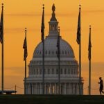 Un corredor en el National Mall frente al Capitolio de Estados Unidos