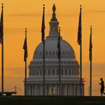 Un corredor en el National Mall frente al Capitolio de Estados Unidos