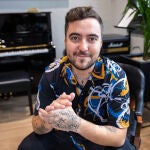 El cantante Beret posa durante la entrevista en Warner Music Spain.