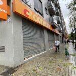 Imagen de un supermercado de la localidad valenciana cerrado por el apagón y el caos generado por las lluvias